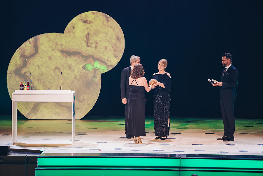 Preisverleihung durch Corinna Franke-Wöller Greentec Awards
