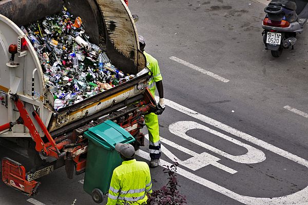 Müllabfuhr mit Arbeitern