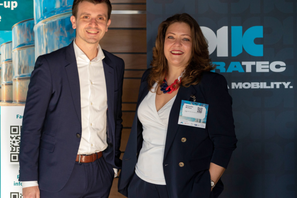Auf dem Foto sieht man: Philipp Engelkamp, Geschäftsführer von INERATEC, und Samantha Michaux, Business Developerin bei INERATEC