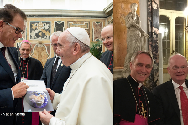 Gerd Müller mit Papst Franziskus in Kollage mit anderen Teilnehmern der Reise