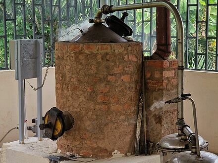 kleine Pyrolyseanlage in einem Projektvorhaben in Ghana