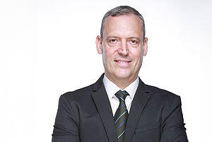 Auf dem Bild ist Philipp Gl&auml;ser, Ihr Ansprechpartner der AWE in Indonesien. 