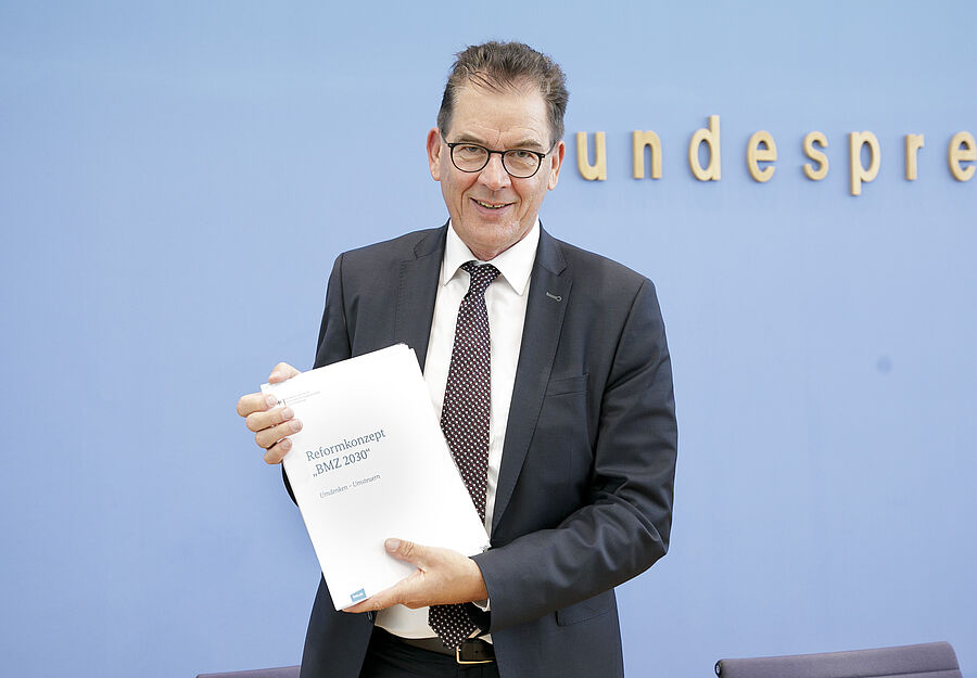 Dr. Gerd Müller mit Reformkonzept BMZ 2030