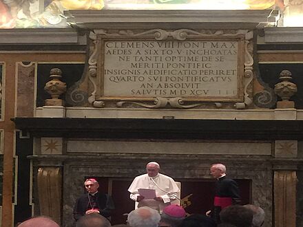Papst Franziskus hält Rede im Vatikan