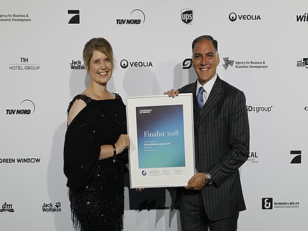 Corinna Franke-Wöller mit einem Finalisten des Greentec Awards 2018